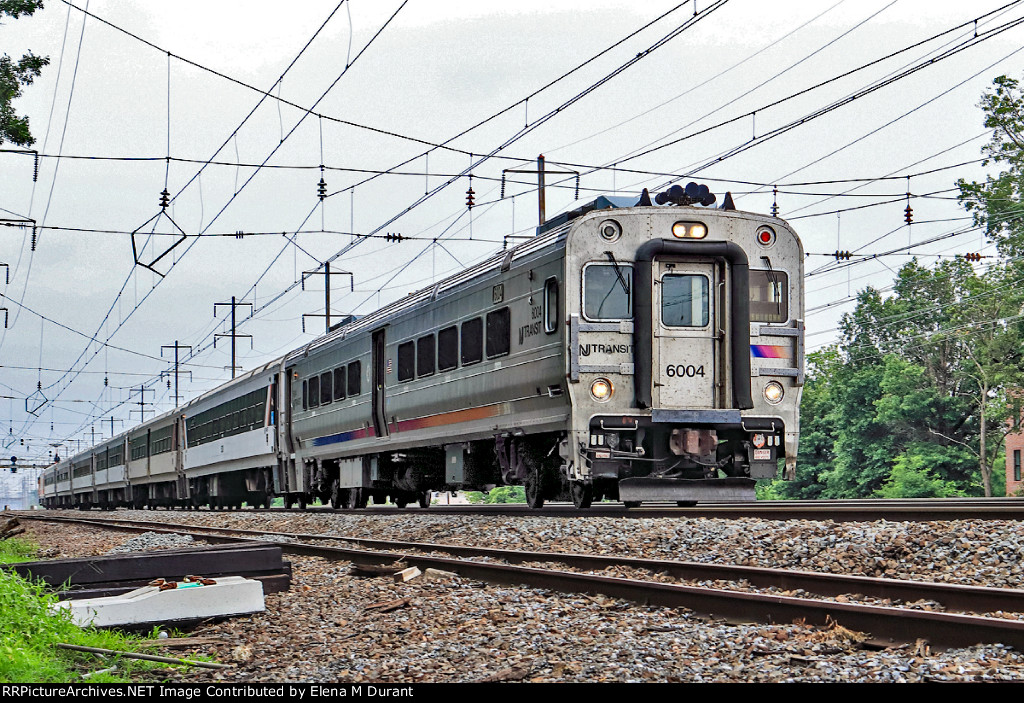 NJT 6004 on train 7220